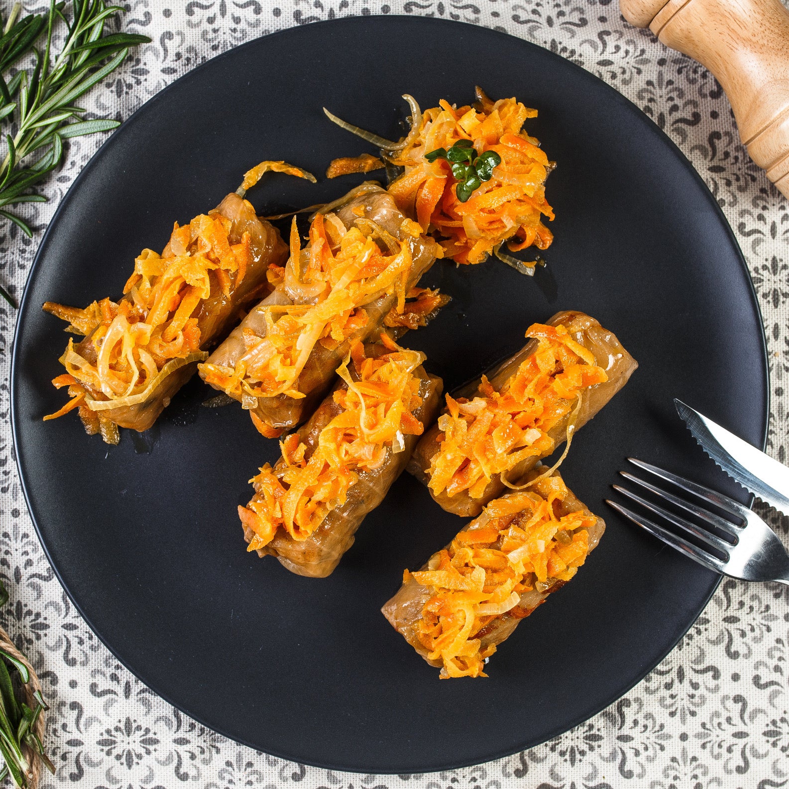 Cabbage leaves with chicken filling / 1 lb.